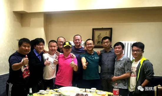 出入棋圈乐在棋中广交好友 “贾记”是个真记者
