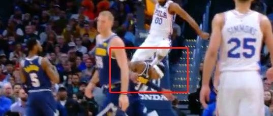 布鲁尔踹到了克莱格