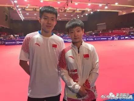 今早也给吃瓜群众贡献了一大波“狗粮”,这两位小朋友要闹哪样啊?
