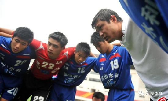 赋闲许久重回崇明岛 范志毅会是下一个徐根宝吗