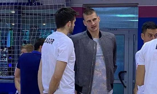 揪心啊！约老师身边有两人感染新冠病毒！