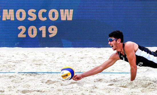 有阳光沙滩还有俊男靓女 沙滩排球离我们远不远