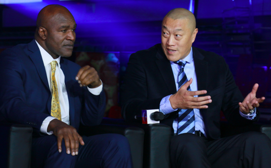 (霍利菲尔德与马健现场解说)