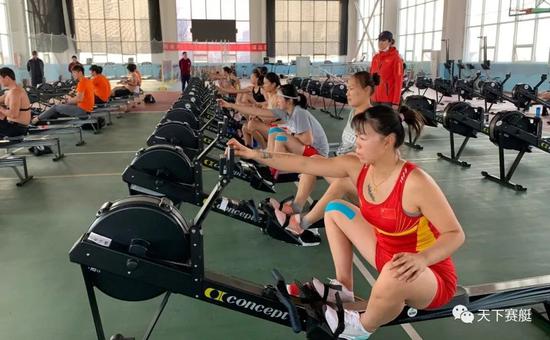 终于又能下水啦！ 赛艇队皮划艇队转场日照训练