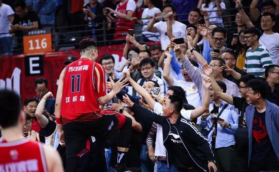 MVP都顶不住!欧洲双星打疯了!CBA最强绝杀诞生