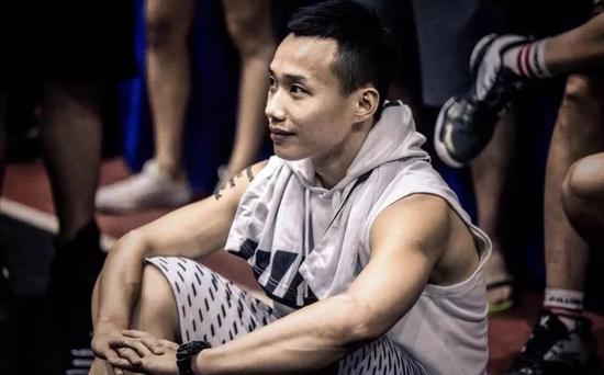 周锐的篮球人生 30岁街球手不断挑战职业梦!