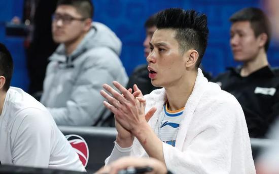 CBA又一人重伤!林书豪被嘲笑后大爆发