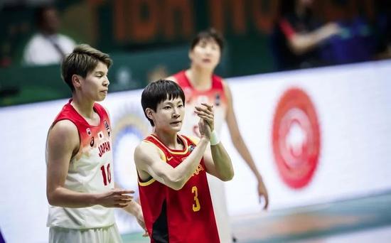 震撼！中国球员刷爆朋友圈！这六块腹肌。。