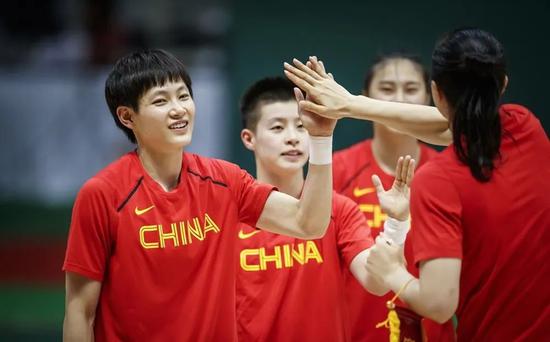 震撼！中国球员刷爆朋友圈！这六块腹肌。。