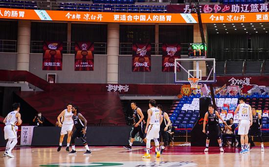 孙铭徽率队大胜辽篮 34分10助攻力压郭少