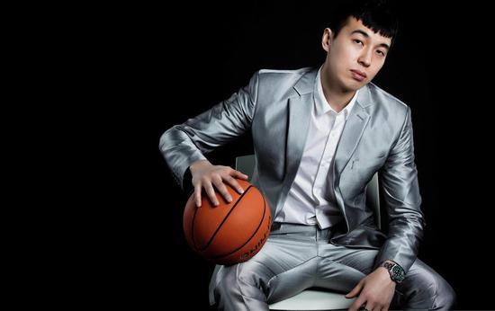 接下来,我们不妨通过几张照片来看看曾令旭究竟有多壕.