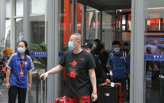 中国乒乓球队赴威海开展备战 刘国梁随队前往进行督训！