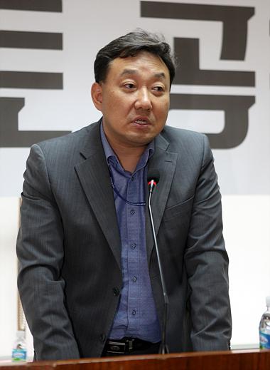 曹薰铉国会议员的幕僚长金宗烈
