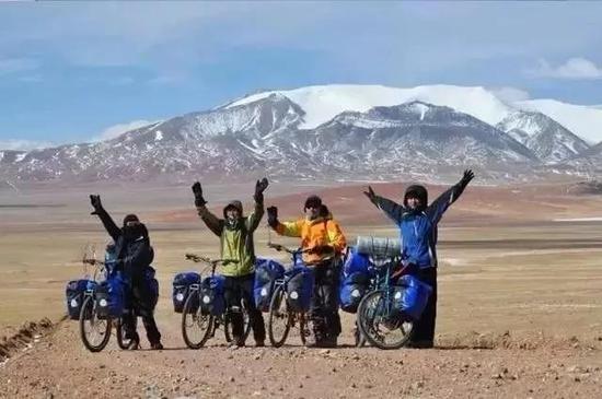 2015年墨颜等4人穿越羌塘.