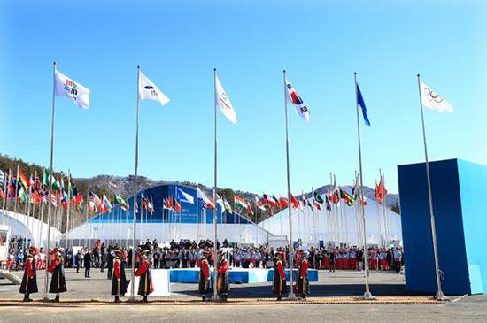 平昌冬奥会运动员村开村仪式。