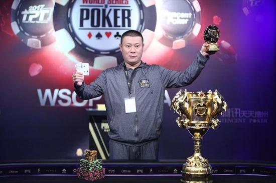 WSOP中国赛周云鹏折桂冠 获金手链及241万奖励 WSOP中国赛周云鹏折桂冠 获金手链及241万奖励