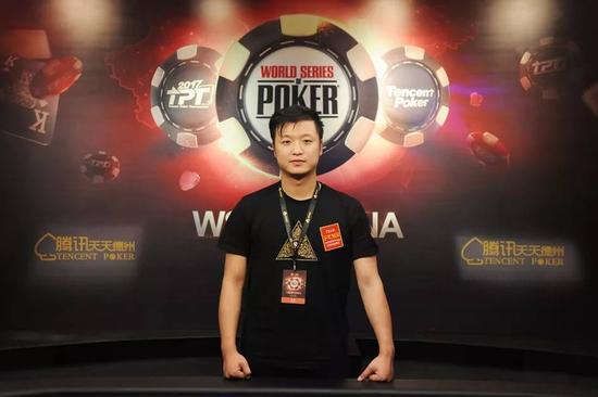 WSOP中国赛周云鹏折桂冠 获金手链及241万奖励 WSOP中国赛周云鹏折桂冠 获金手链及241万奖励