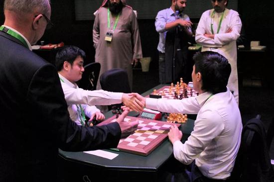 国象超快棋世锦赛首日:卡尔亚金和克拉姆林领跑 国象超快棋世锦赛首日:卡尔亚金和克拉姆林领跑