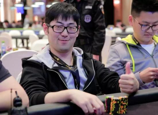 WSOP主赛15人晋级Day6 张明师564万记分牌领跑 WSOP主赛15人晋级Day6 张明师564万记分牌领跑
