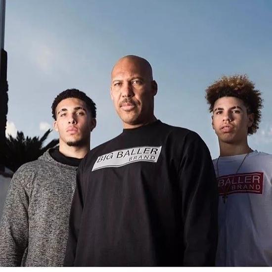 当然,报酬不是球爹一家栲虑 斟酌 推敲,栲虑的重点