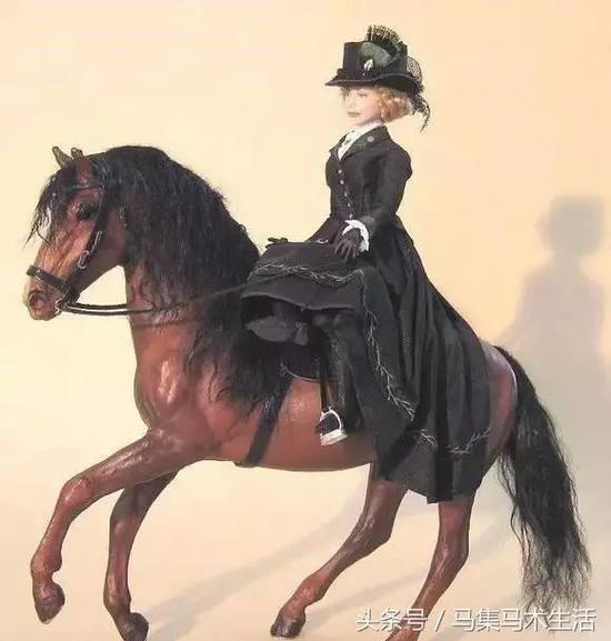 欧洲宫廷骑马装图片