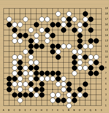 白棋局部无法做活，王铭琬只得寻找黑棋弱点。