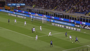 意甲首轮佩里西奇在右边路传中助攻