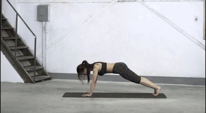 第四步:俯卧交叉登山