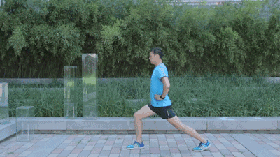 弓步拉伸髋屈肌、股直肌