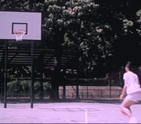 再来一张和赤木晴子的对比图，活脱脱真人版啊！