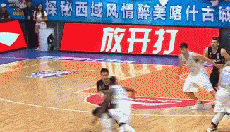 赵继伟的犯规被判了违体，符合“C1条款”。