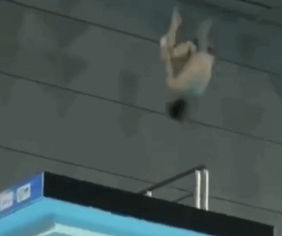 练俊杰比赛中展示109C动作