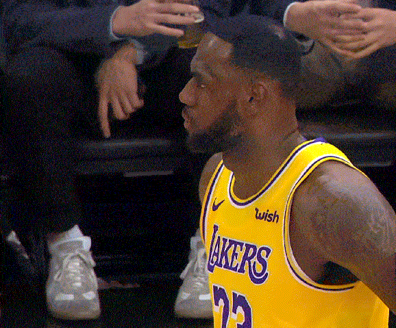 6连胜!湖人NBA第一!詹姆斯三双,这成就32年1次 亚博体育资讯 第8张-亚博体育导航 6连胜!湖人NBA第一!詹姆斯三双,这成就32年1次
