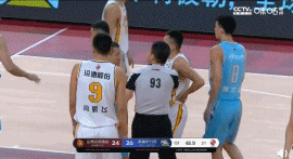 炸了!球员冲突裁判被打流血!十年首次单场4双