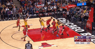 6连胜!湖人NBA第一!詹姆斯三双,这成就32年1次 亚博体育资讯 第20张-亚博体育导航 6连胜!湖人NBA第一!詹姆斯三双,这成就32年1次