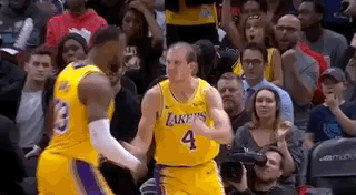 6连胜!湖人NBA第一!詹姆斯三双,这成就32年1次 亚博体育资讯 第22张-亚博体育导航 6连胜!湖人NBA第一!詹姆斯三双,这成就32年1次