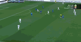 因扎吉过掉布冯破门，接着两人热烈相拥。