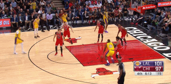 6连胜!湖人NBA第一!詹姆斯三双,这成就32年1次 亚博体育资讯 第21张-亚博体育导航 6连胜!湖人NBA第一!詹姆斯三双,这成就32年1次