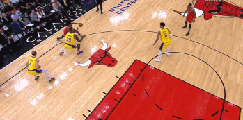 6连胜!湖人NBA第一!詹姆斯三双,这成就32年1次 亚博体育资讯 第18张-亚博体育导航 6连胜!湖人NBA第一!詹姆斯三双,这成就32年1次