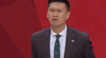 霍楠场边观赛难掩怒气