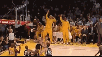 湖人“基石”萨克雷，去开挖掘机了...