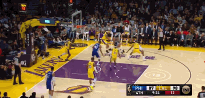 黑色90秒！詹姆斯被他拉下水！湖人还不会用他