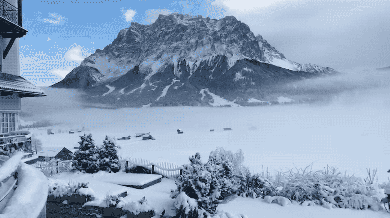 Hotel Post Lermoos到了冬季，就变成被群山包围的仙境