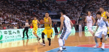 常林在CBA中的犯规镜头