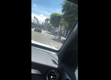 事态升级！JR暴揍白人游行者！詹姆斯讽刺媒体