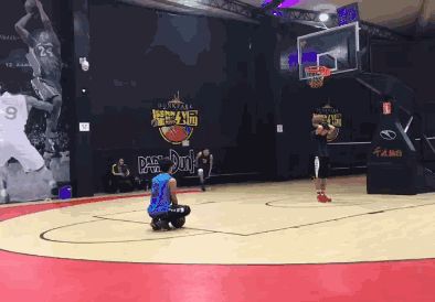 韩雨洋现在不能叫飞了坚持扣篮只因喜欢