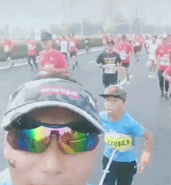 2019郑州马拉松:第一例替跑出炉 老爸带我替跑