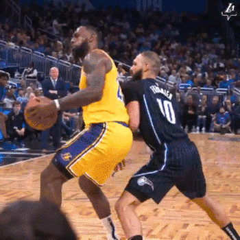 打起来了，爆发冲突，霍华德遭四人围剿！