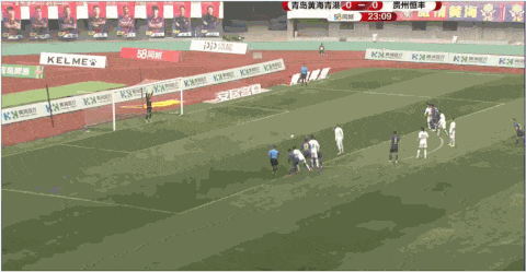 第45分钟，对方反击机会，张思鹏侧扑挡出皮球；