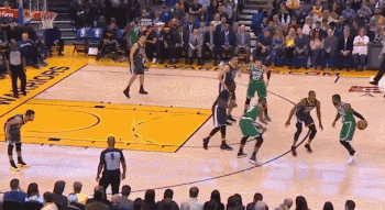 库里擅长攻守转换三分，欧文如法炮制——